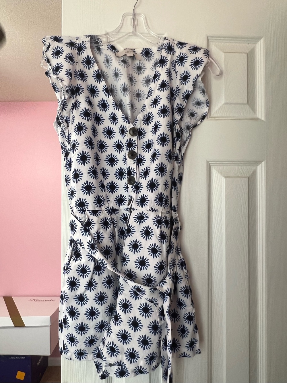 LOFT White Romper with Navy Floral Daisy Print size 0 Regular
